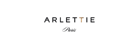 Texte alternatif : Logo d'Arlette Paris, avec le mot "Arlette" en lettres noires et le "T" en dore, souligne par "Paris" en cursive.