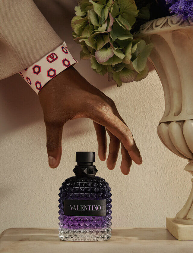 Mosaic Banner Born In Roma Donna Purple Bottle in Hand